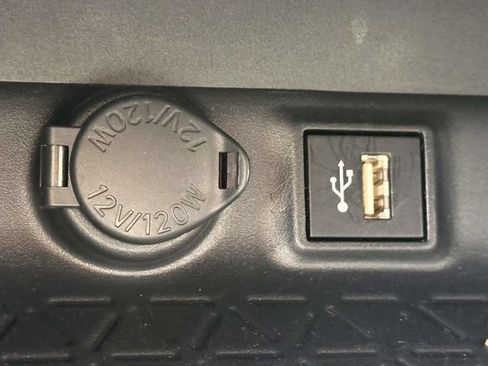 Used 2025 Toyota RAV4 XLE AWD/4WD image 37