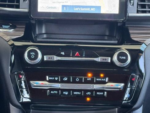 Used 2024 Ford Explorer Limited w/ Equipment Group 301A AWD/4WD image 25