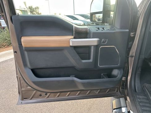 Used 2022 Ford F250 Lariat w/ Lariat Ultimate Package image 22