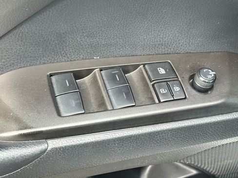 Used 2023 Toyota Camry SE image 13