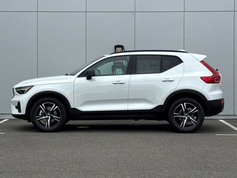 New 2026 Volvo XC40 B5 Core w/ Climate Package image 2