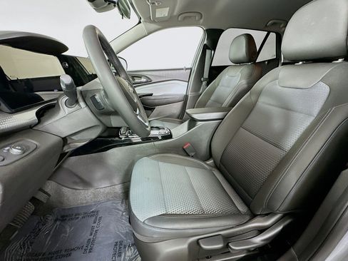 Used 2025 Chevrolet Trax LT w/ Driver Confidence Package image 18
