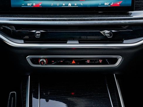 Used 2025 BMW X7 M60i image 15