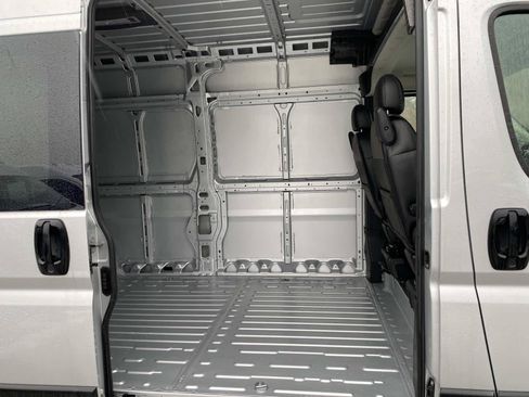 Used 2025 RAM ProMaster 3500 w/ Quick Order Package 22H SLT+ FWD image 15