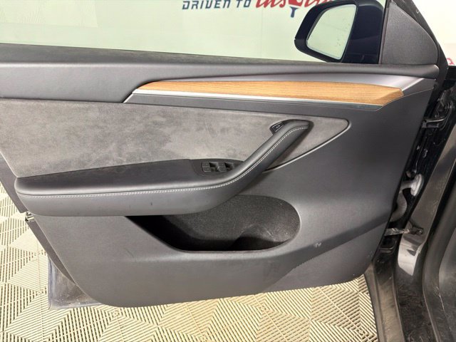Used 2024 Tesla Model Y Performance AWD/4WD image 20