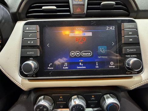 Used 2020 Nissan Versa SV image 28