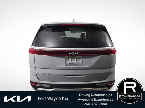 Used 2024 Kia Carnival EX FWD image 7
