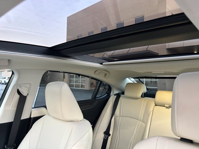 Used 2022 Lexus ES 350 Ultra Luxury w/ Accessory Package 2 FWD image 12