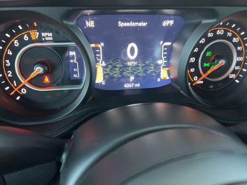 Used 2025 Jeep Gladiator Rubicon w/ Convenience Group image 24