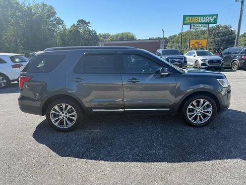 Used 2018 Ford Explorer XLT w/ Equipment Group 202A FWD image 5