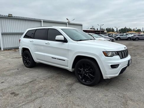 Used 2019 Jeep Grand Cherokee Altitude RWD image 2