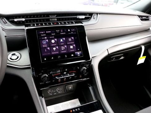 New 2025 Jeep Grand Cherokee L Laredo image 13