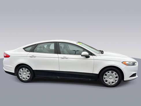 Used 2014 Ford Fusion S image 2