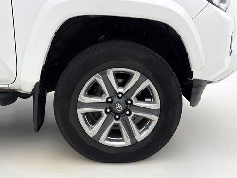 Used 2019 Toyota Tacoma Limited AWD/4WD image 30