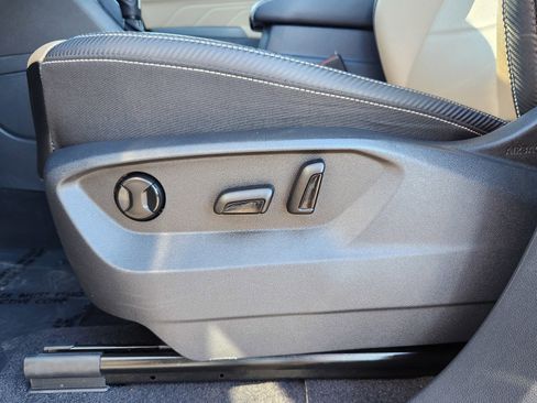 Used 2022 Volkswagen Atlas Cross Sport SE image 29