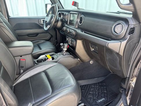 Used 2019 Jeep Wrangler Unlimited Sahara w/ Quick Order Package 24M Moab image 34