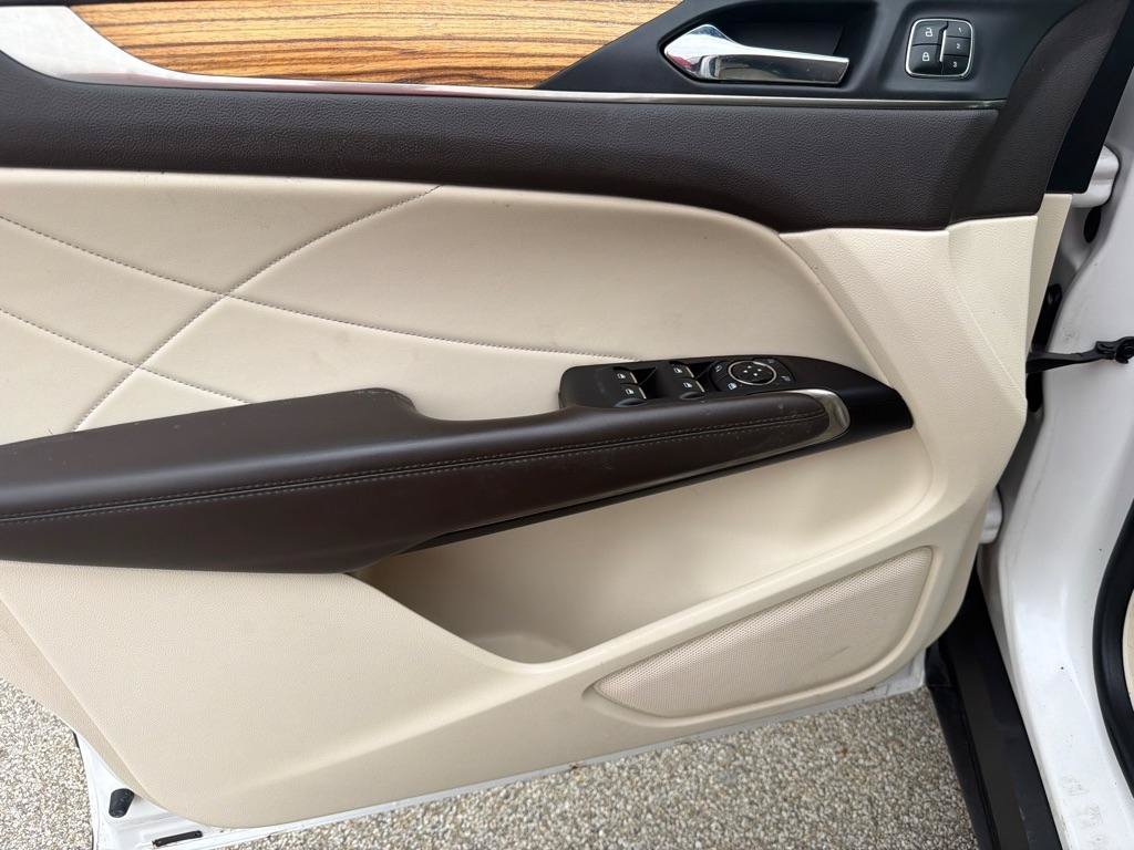 Used 2015 Lincoln MKC AWD w/ Equipment Group 101A Select image 13