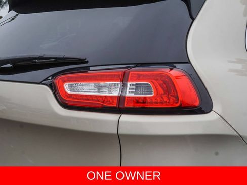 Used 2015 Jeep Cherokee Latitude w/ Comfort/Convenience Group FWD image 7