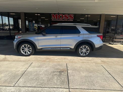 Used 2021 Ford Explorer Limited w/ Equipment Group 301A image 7