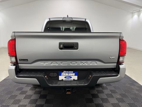 Used 2022 Toyota Tacoma SR5 w/ Technology Package image 6