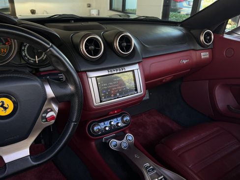 Used 2010 Ferrari California RWD image 48
