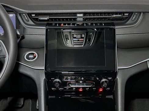 New 2025 Jeep Grand Cherokee L Altitude AWD/4WD image 9