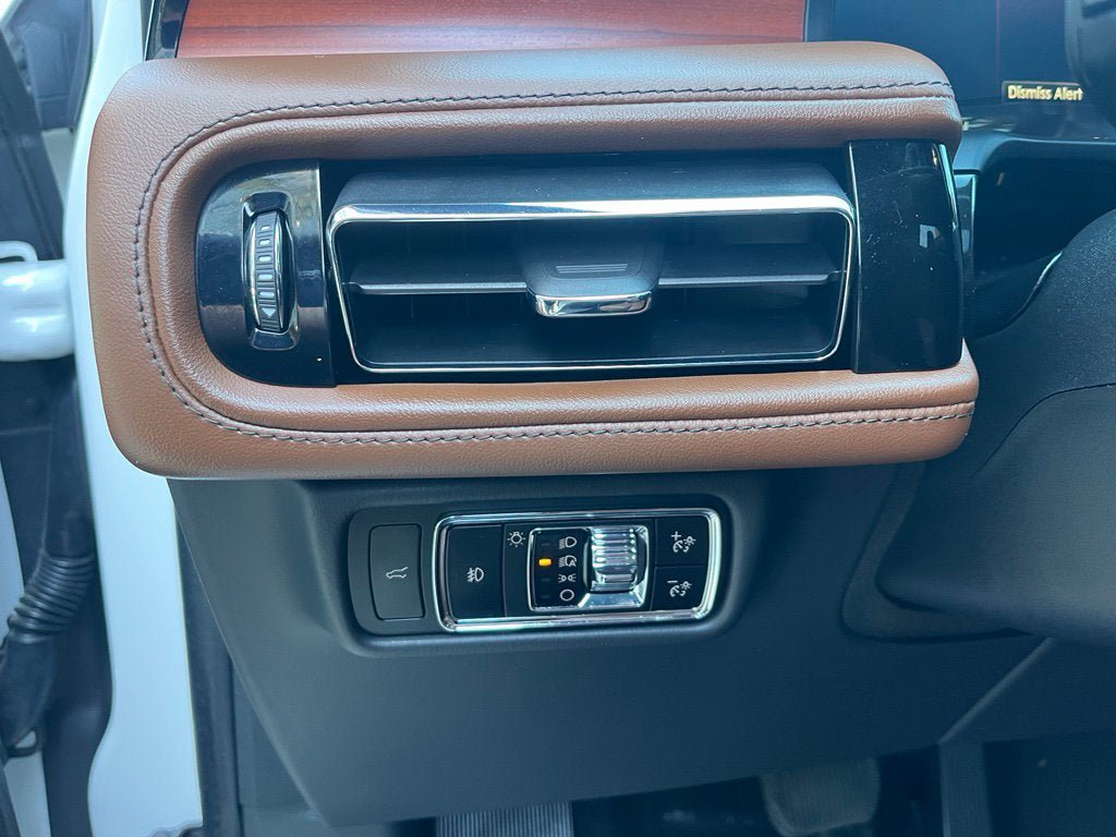 Certified 2024 Lincoln Aviator Reserve w/ Equipment Group 201A AWD/4WD image 41
