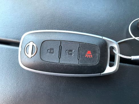 Used 2023 Nissan Rogue S image 22