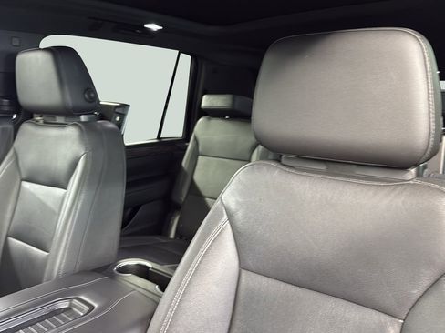 Used 2023 Chevrolet Suburban Z71 w/ Luxury Package image 10