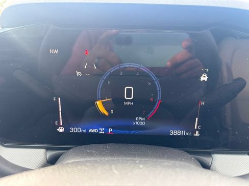 Used 2025 Chevrolet TrailBlazer LT AWD/4WD image 19
