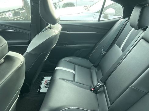 Used 2025 Toyota Camry SE w/ Convenience Package image 8