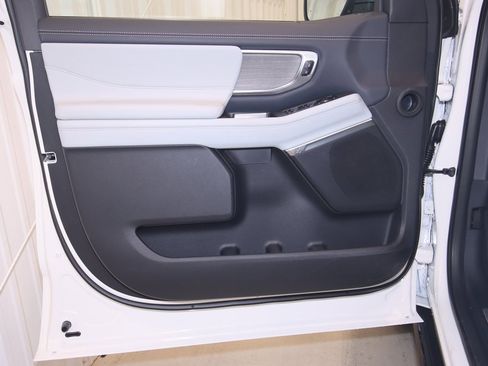 New 2025 Ford Expedition Max Platinum w/ Platinum Ultimate Package image 9