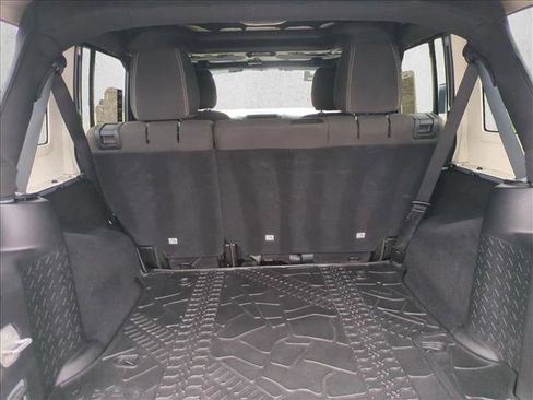 Used 2015 Jeep Wrangler Unlimited Sahara AWD/4WD image 6