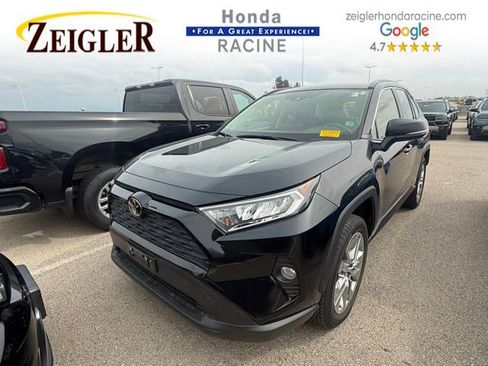 Used 2021 Toyota RAV4 XLE Premium image 3