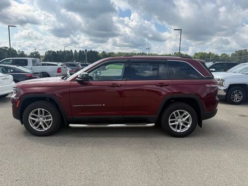 Used 2023 Jeep Grand Cherokee Laredo X AWD/4WD image 17
