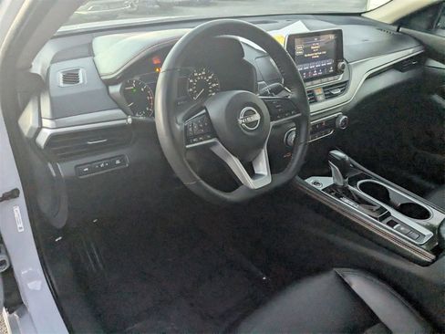 Used 2025 Nissan Altima 2.5 SR image 13