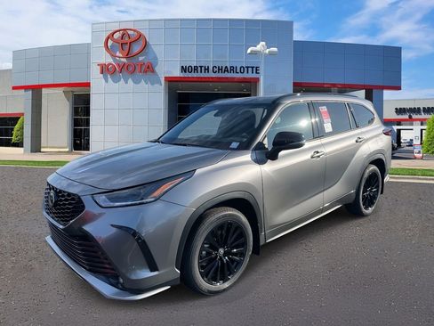 New 2026 Toyota Highlander XSE image 5