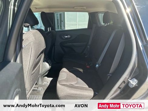 Used 2016 Jeep Cherokee Latitude w/ Comfort/Convenience Group AWD/4WD image 28