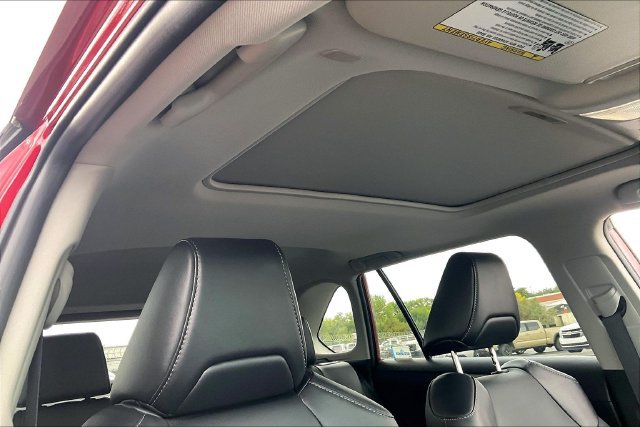 Used 2025 Toyota RAV4 XLE Premium w/ Weather Package AWD/4WD image 17