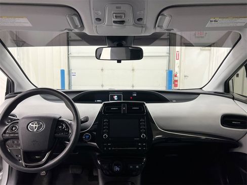 Used 2022 Toyota Prius LE image 10