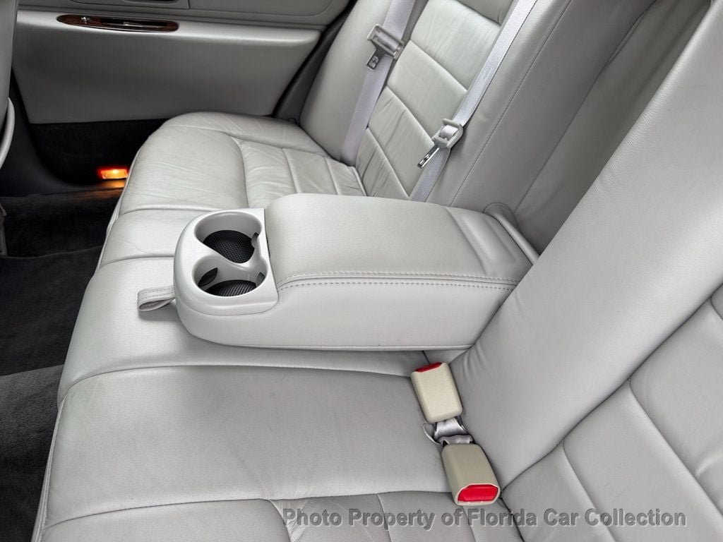 Used 1999 Lincoln Town Car Signature RWD image 39