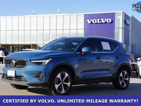 Certified 2025 Volvo XC40 B5 Plus image 2