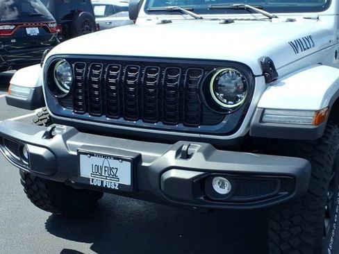 Used 2024 Jeep Gladiator Sport AWD/4WD image 33