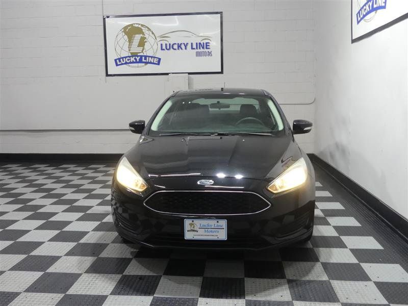 Used 2015 Ford Focus SE w/ Reverse Sensing Package FWD image 2