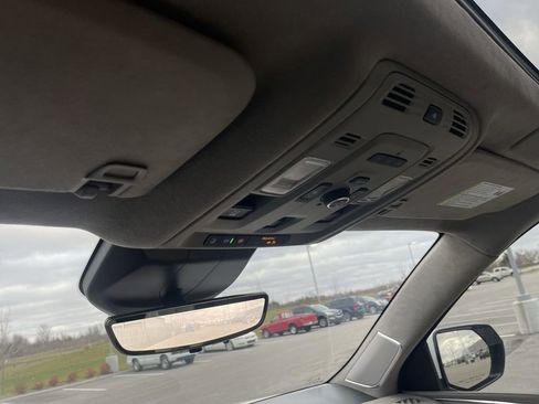 Used 2021 Cadillac Escalade ESV Premium Luxury Platinum image 31