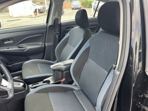 Used 2025 Nissan Versa SV FWD image 36