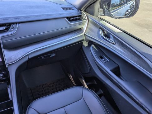 New 2025 Jeep Grand Cherokee Limited image 18