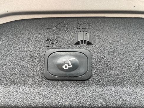 Used 2014 Ford Escape Titanium FWD image 11