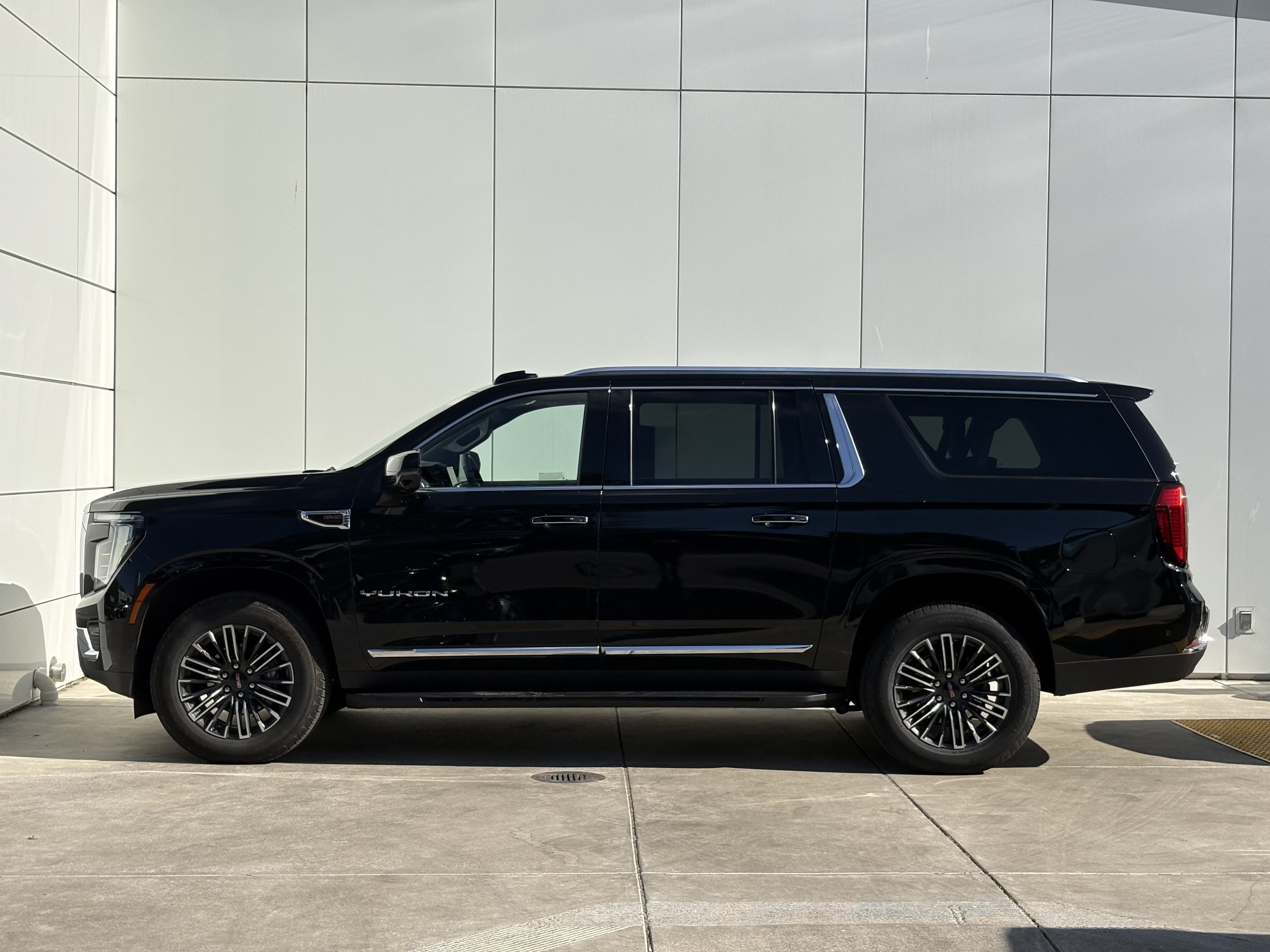 Used 2026 GMC Yukon XL Elevation RWD image 4