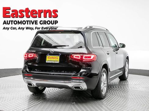Used 2021 Mercedes-Benz GLB 250 4MATIC w/ Premium Package image 5